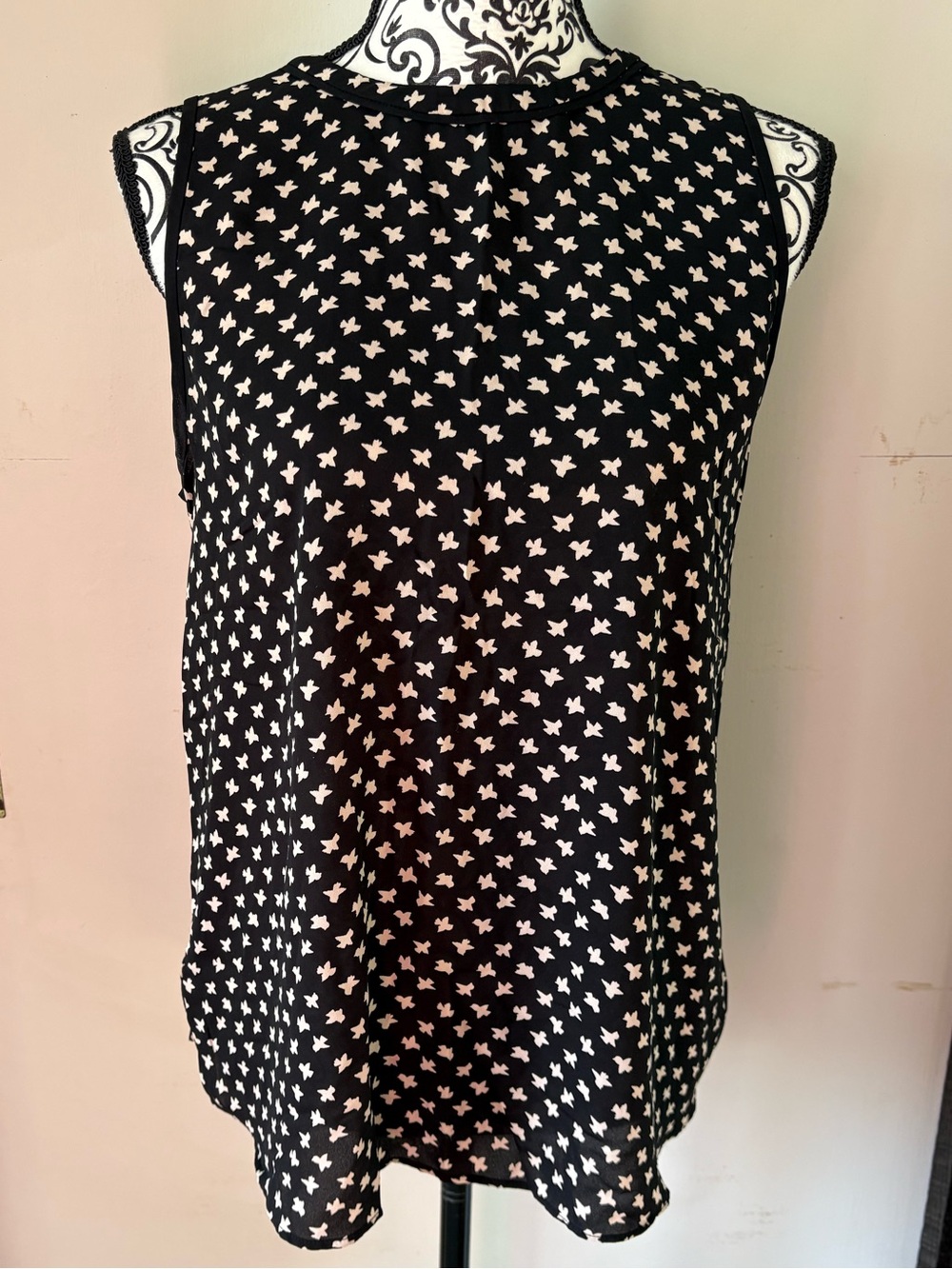 LOFT Size Medium Black Sleeveless Tank with Off-White Bird Print